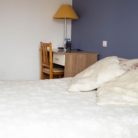 Simplicite Et Calme En Appartement A Issoire Exterior foto